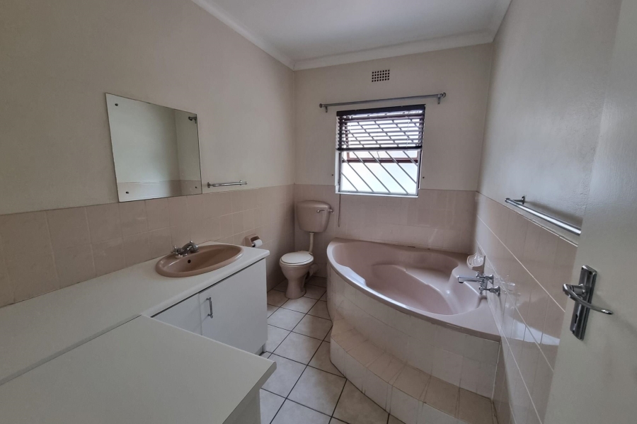 To Let 3 Bedroom Property for Rent in Vredekloof Western Cape